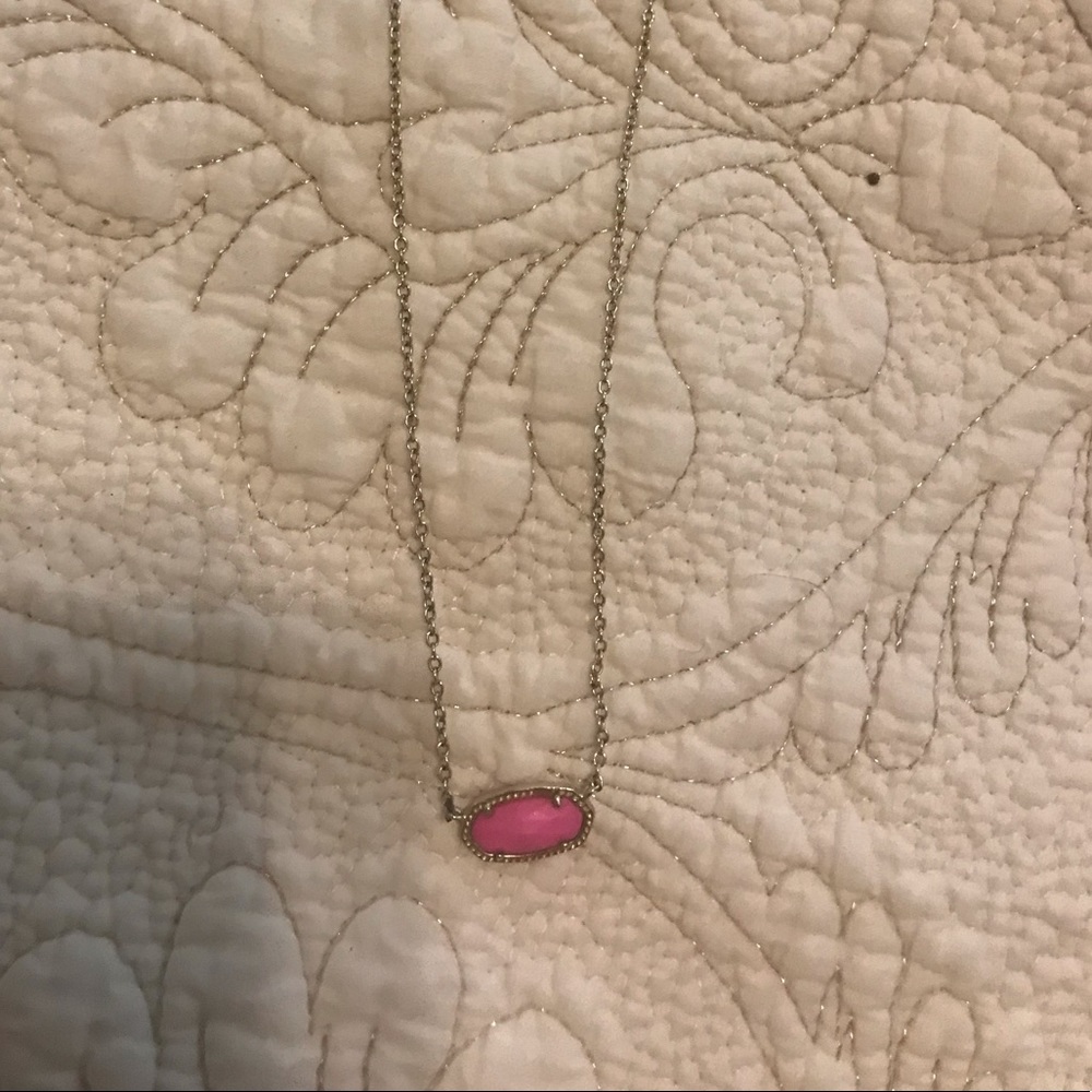 Kendra Scott “Elisa” pendant in magenta